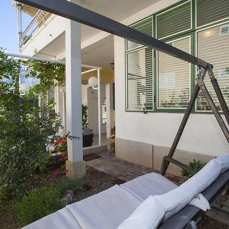 Komfortable Mit Terrasse In Bidol Apartment