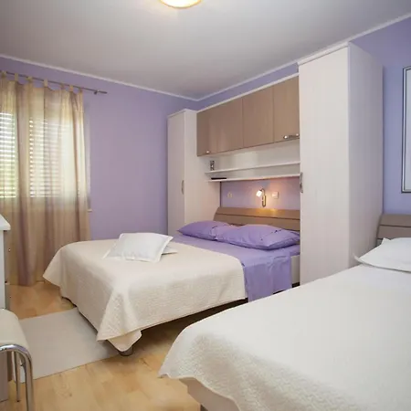 Komfortable Mit Terrasse In Bidol Makarska