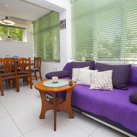 Apartment Komfortable Mit Terrasse In Bidol