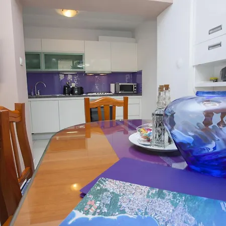Apartment Komfortable Mit Terrasse In Bidol *